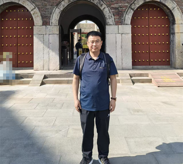 資質(zhì)錄創(chuàng)始人董明洋山西留影 資質(zhì)錄創(chuàng)始人董明洋山西留影